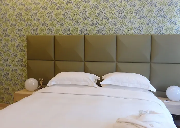 Augustana House And 4*